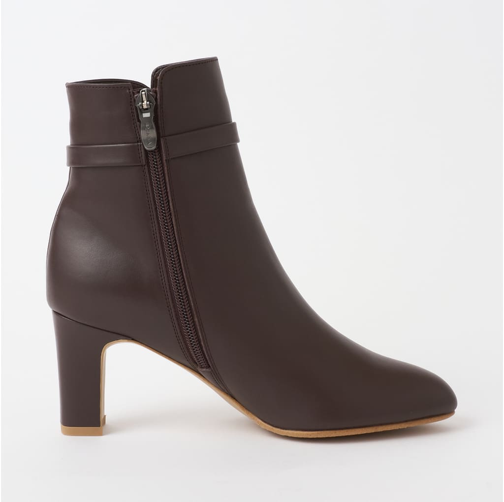 〈新品〉DIANA ダイアナ【23cm】サイドジップ ショートブーツ 靴・バッグのダイアナ通販サイト ｜ EM67167: シューズ